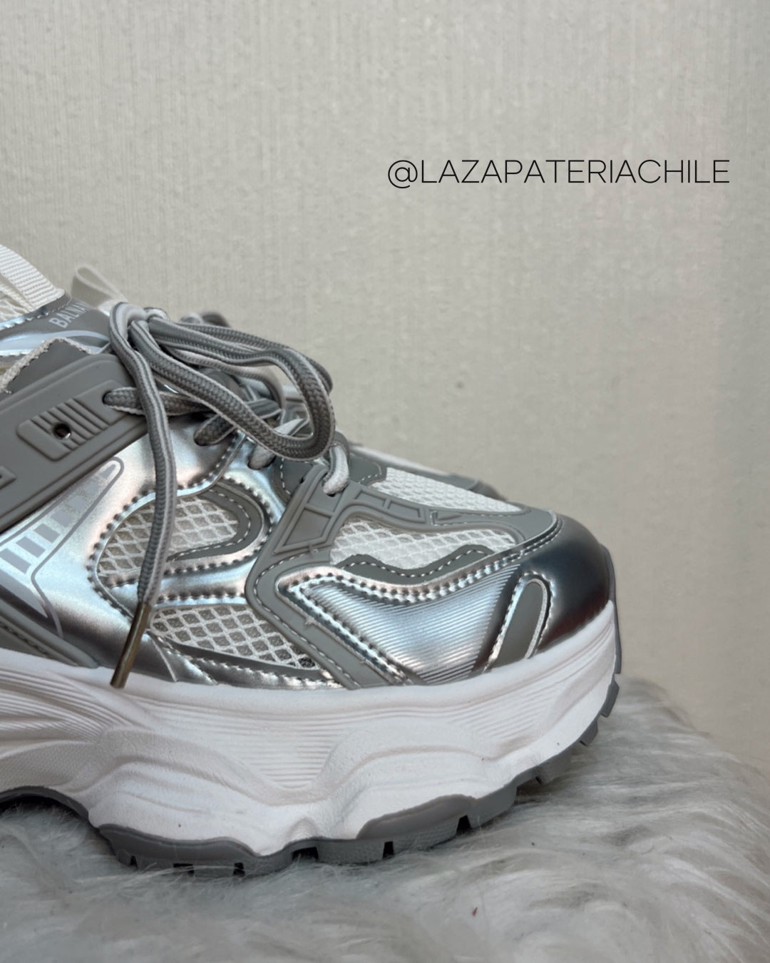 Zapatilla plataforma gris