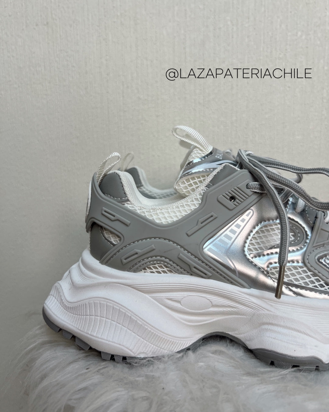 Zapatilla plataforma gris